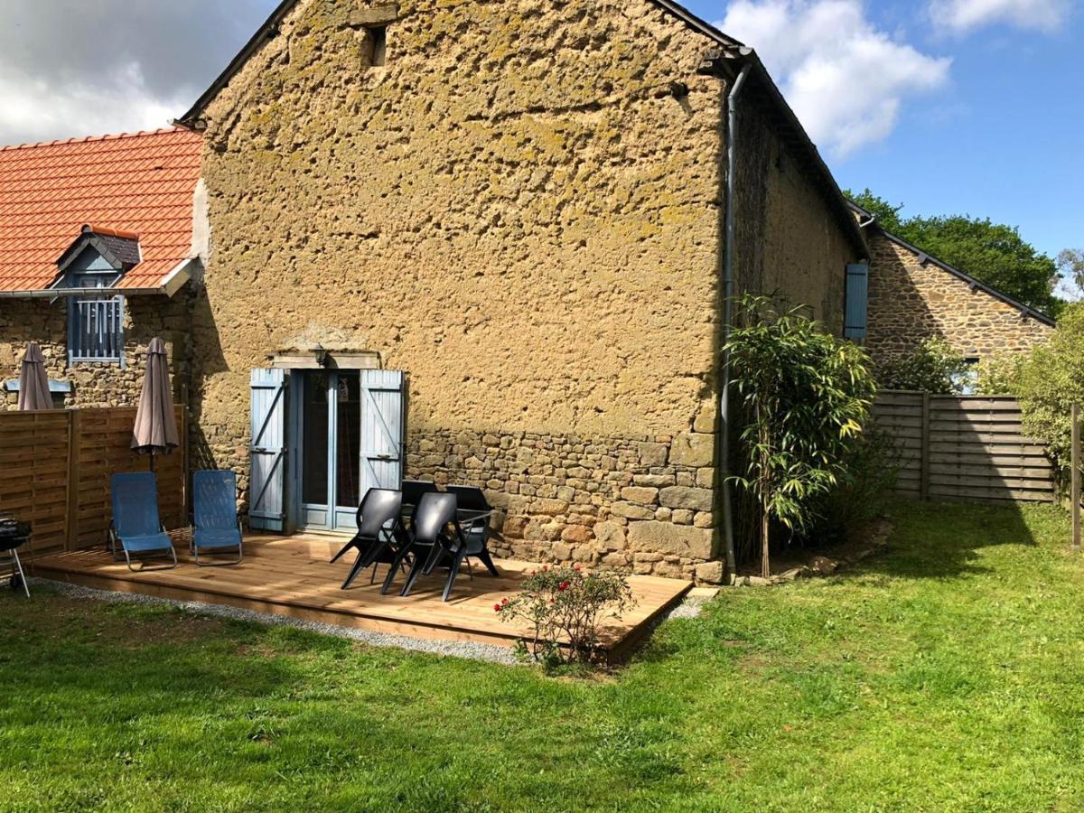 Gites De La Touche Aux Pourvoirs Combourg Eksteriør billede