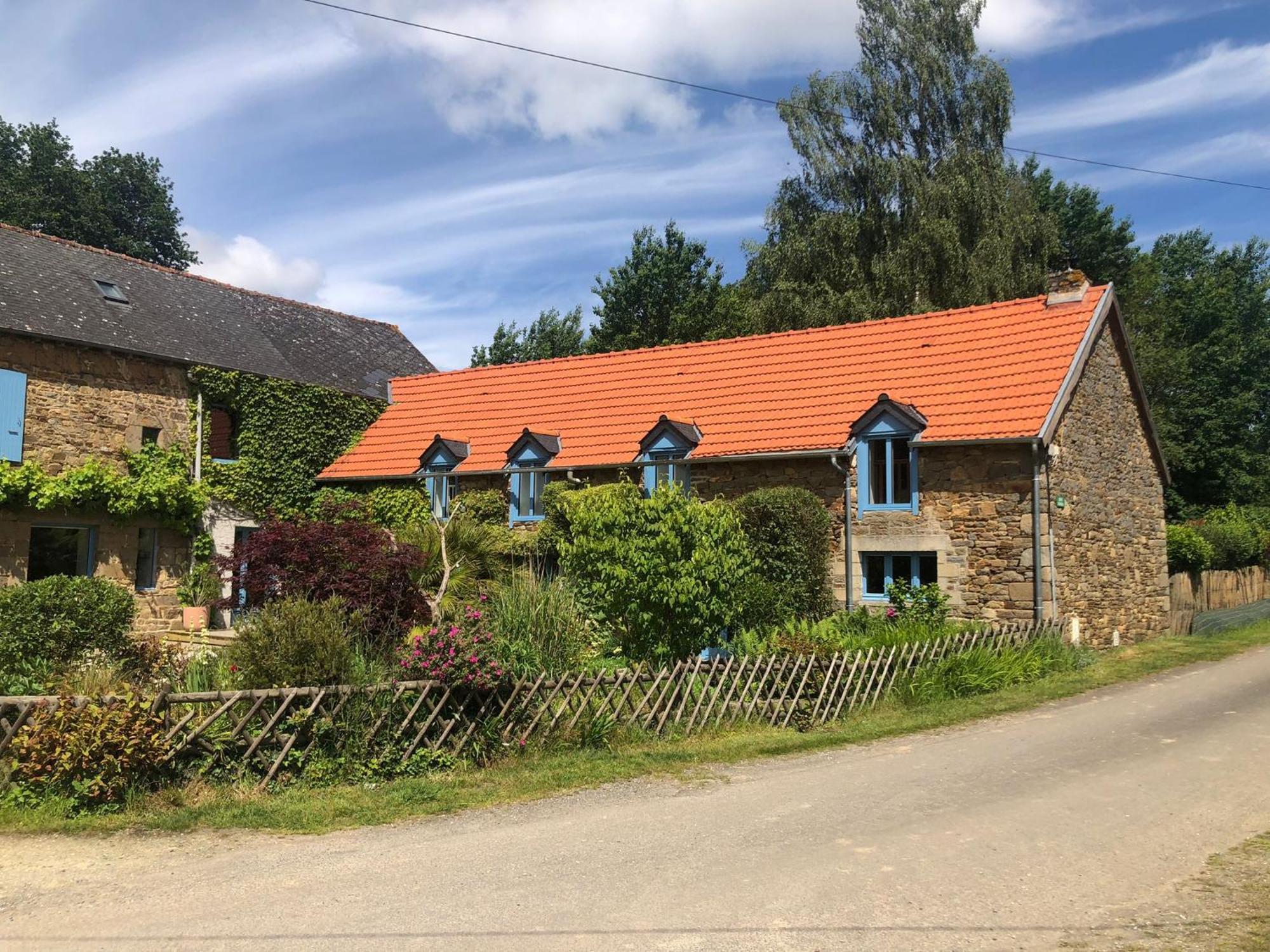Gites De La Touche Aux Pourvoirs Combourg Eksteriør billede
