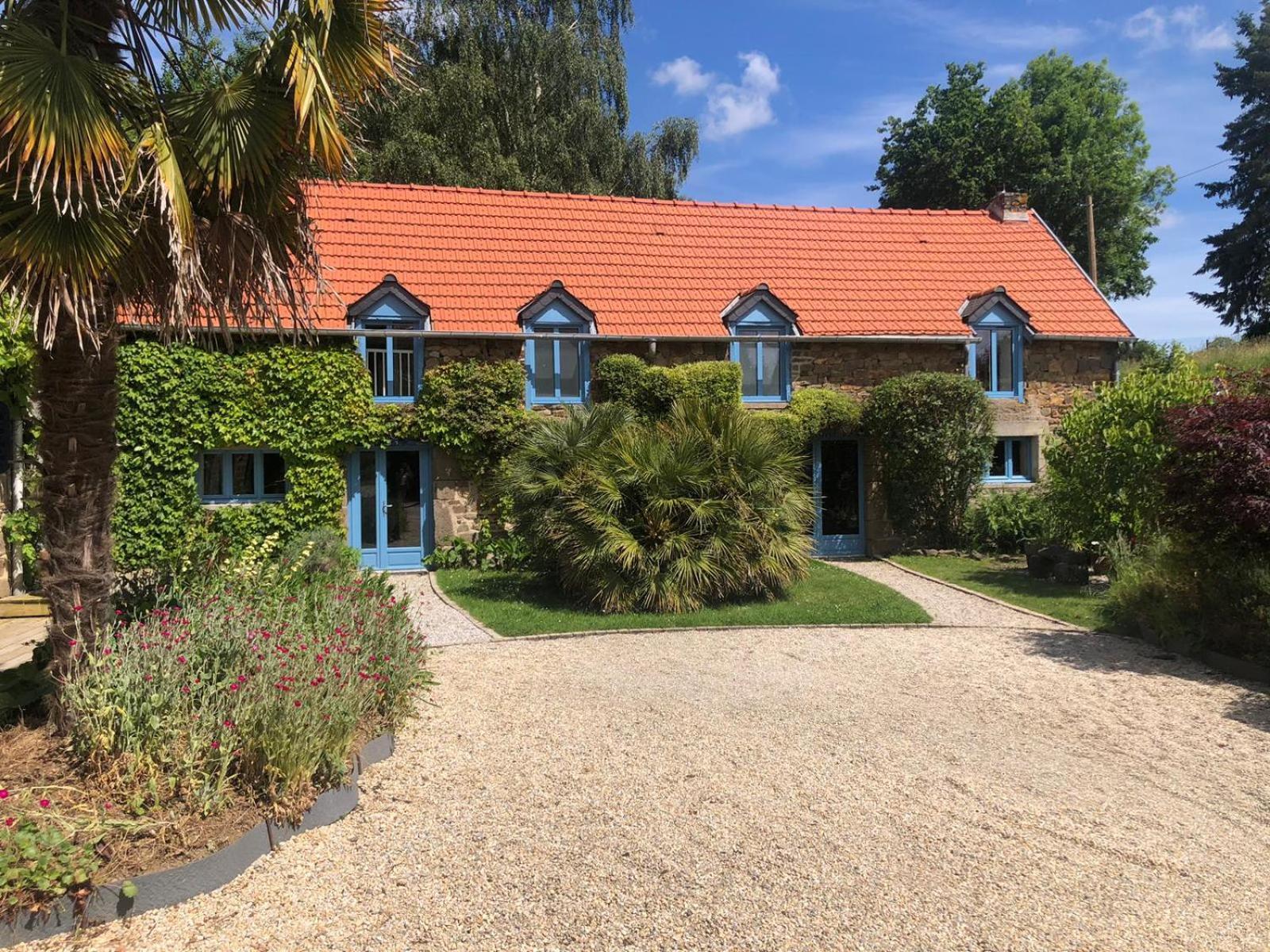 Gites De La Touche Aux Pourvoirs Combourg Eksteriør billede