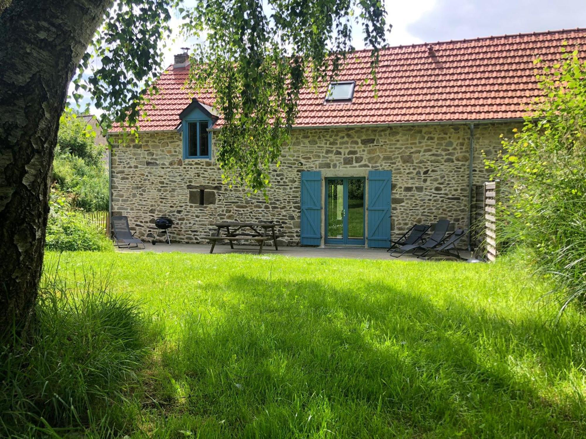 Gites De La Touche Aux Pourvoirs Combourg Eksteriør billede
